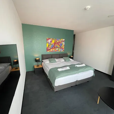 Ponton Apartment *