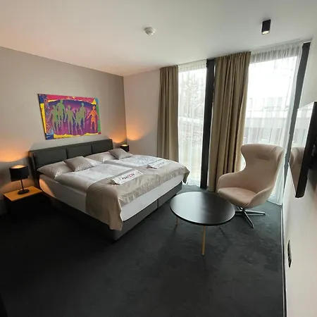 Ponton Apartment *